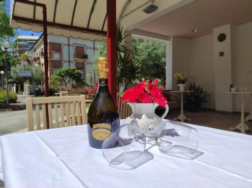 Villa Mirella-Nuova Gestione กราโด ภายนอก รูปภาพ